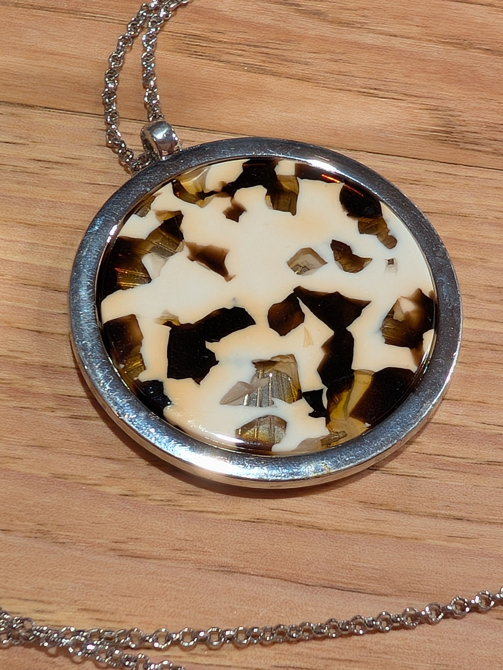 paparazzi Cream & Brown Tortoiseshell Round Pendant Necklace
